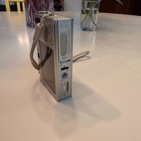 Canon PowerShot SD1000 Digital Elph 7.1 camera bundle - TESTED WORKING - Picture 9 of 16